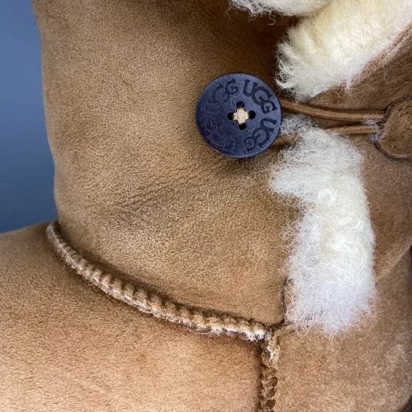 Chestnut Bailey Button Ugg’s - Picture 4 of 7